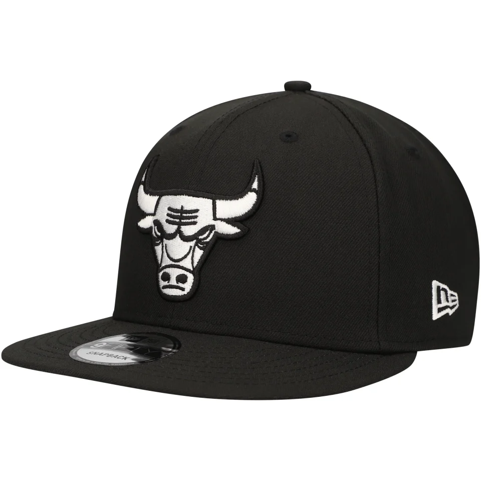 Cast Iron Men's New Era Black Chicago Bulls Chainstitch 9FIFTY Snapback Hat - OSFA